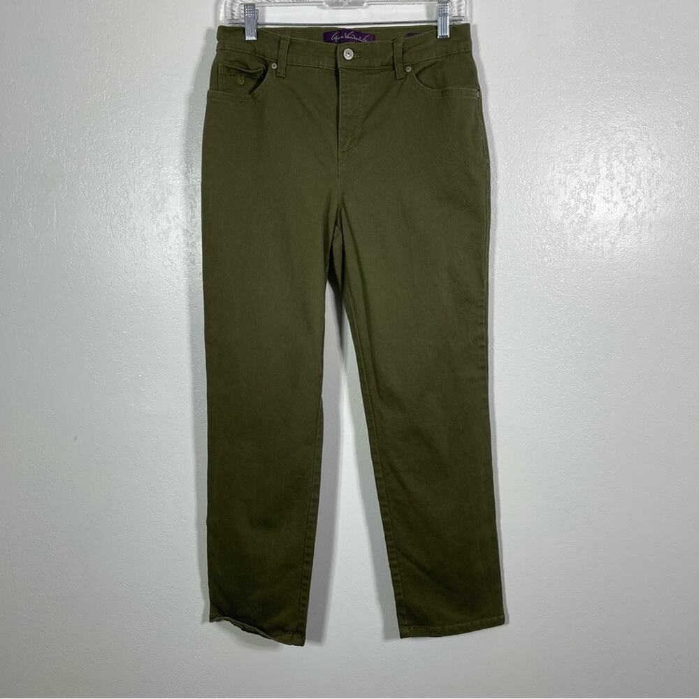 Gloria Vanderbilt, Amanda Olive Green Jeans. Size 8. Excellent condition!